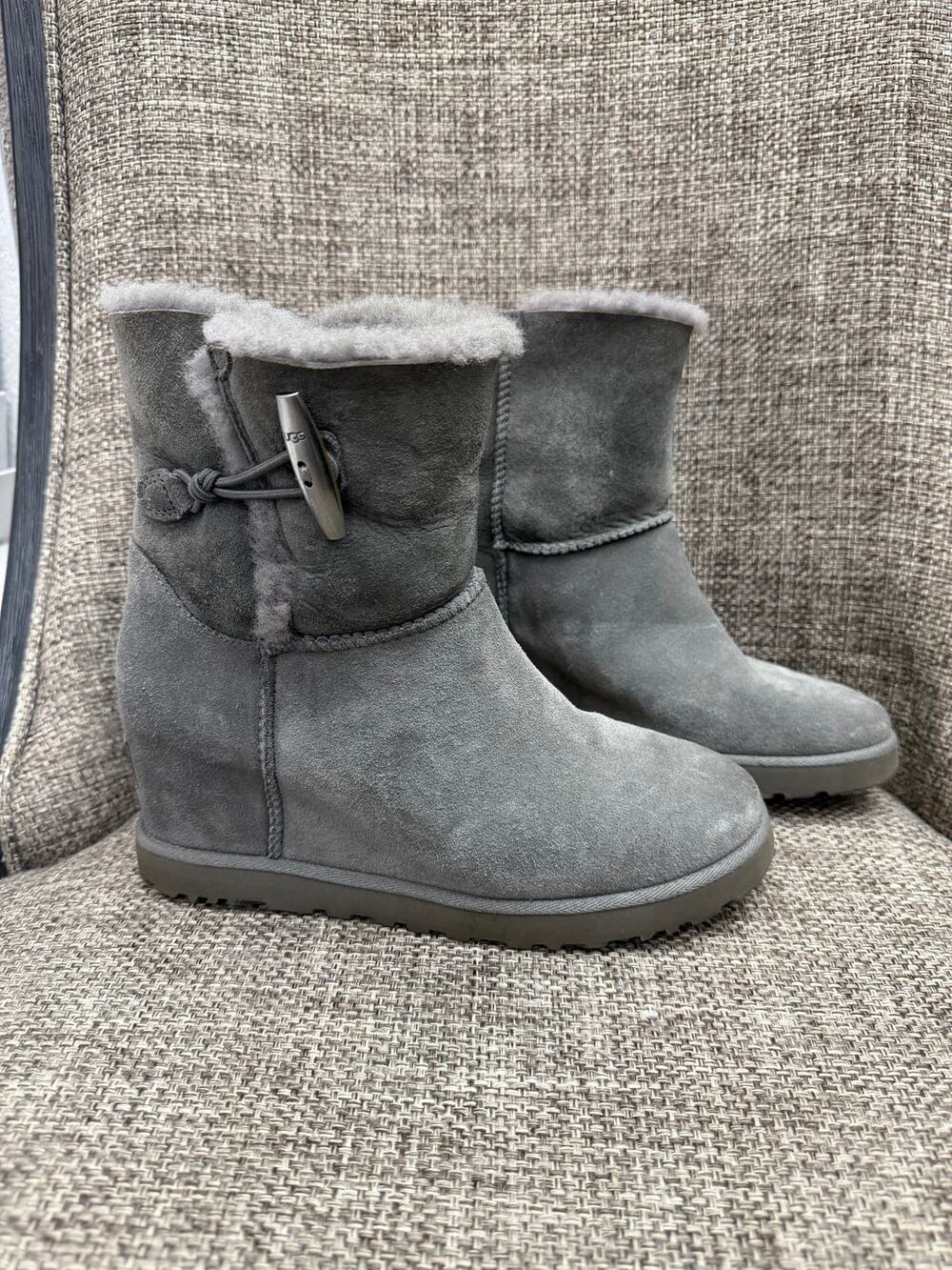 UGG Classic Femme Toggle Wedge Boots Charcoal Gray Suede Shearling Sz 7.5